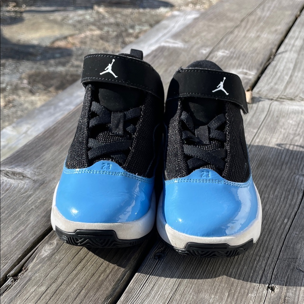 Jordan Kids Black and Blue Sneakers size:12c